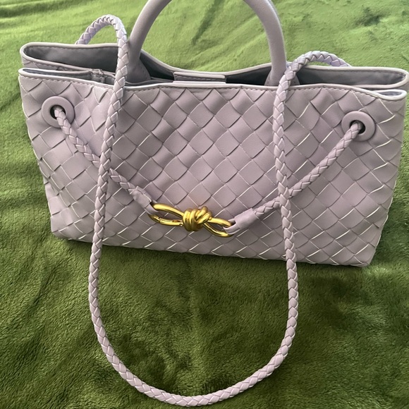 Bottega Veneta inspired  Woven Handbag in light purple with Gold Accent - Picture 4 of 12